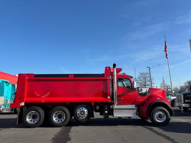2025 Kenworth W990 Dump