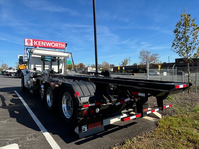 2025 Kenworth T880 Roll-Off