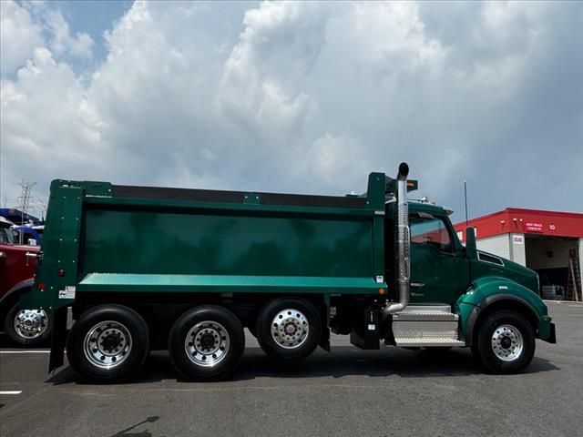 2025 Kenworth T-880 Dump Truck