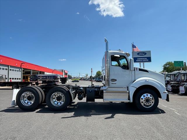 2025 Kenworth T880 Day Cab