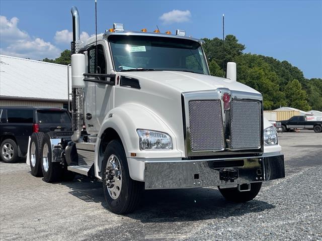 2025 Kenworth T880 Day Cab