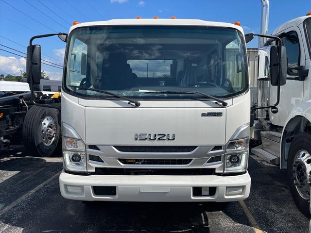2025 Isuzu NRR Crew Cab