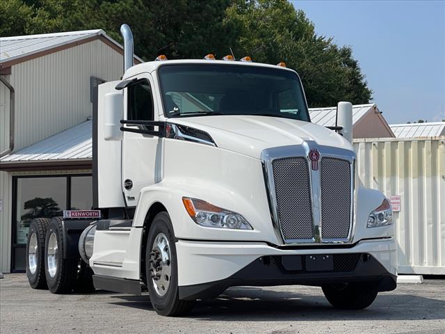 2025 Kenworth T680 Day Cab