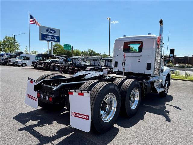2025 Kenworth T880 Day Cab