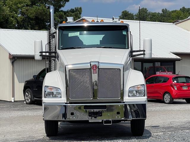 2025 Kenworth T880 Day Cab