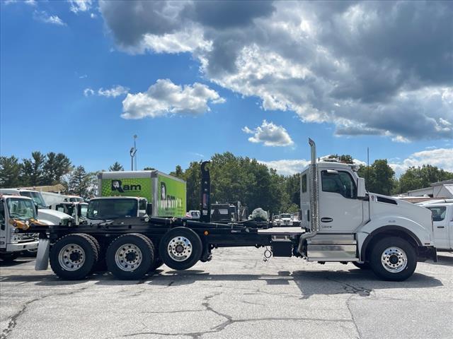 2025 Kenworth T880 Hook