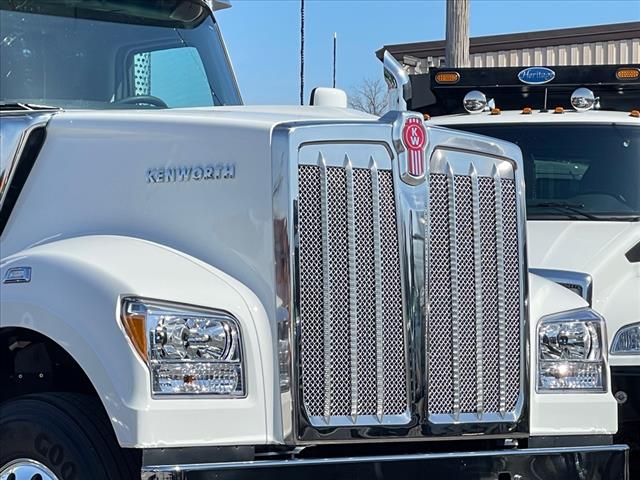 2025 Kenworth W990 Tractor