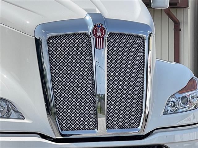 2025 Kenworth T680 Day Cab