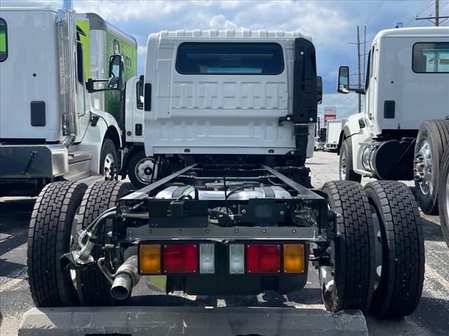 2025 Isuzu NRR Crew Cab