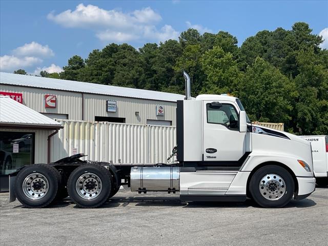 2025 Kenworth T680 Day Cab