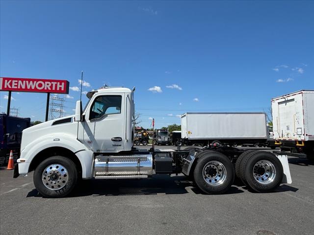 2025 Kenworth T880 Day Cab