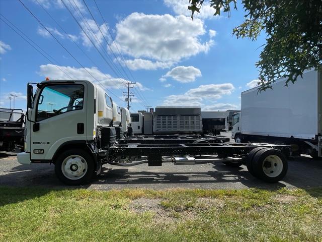 2025 Isuzu NRR Chassis