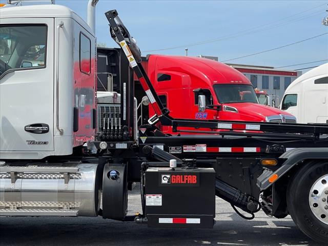 2025 Kenworth T880 Tri-Axle