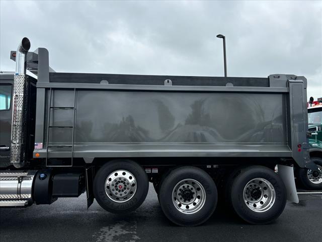 2025 Kenworth T-880 Dump