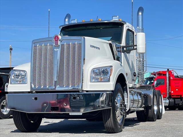 2025 Kenworth W990 Tractor