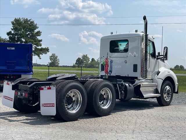 2025 Kenworth T880 Day Cab