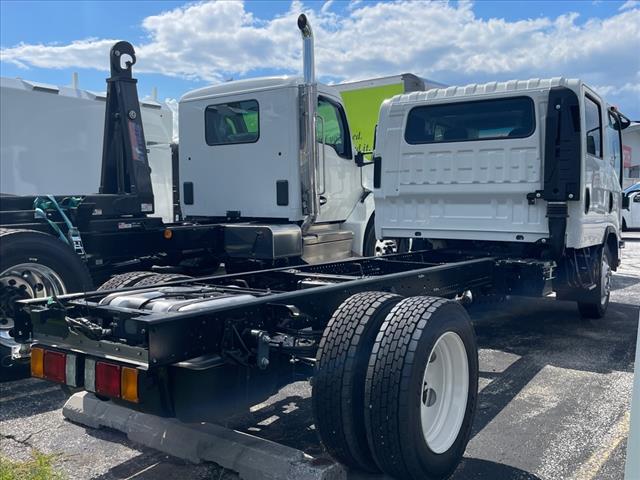 2025 Isuzu NRR Crew Cab