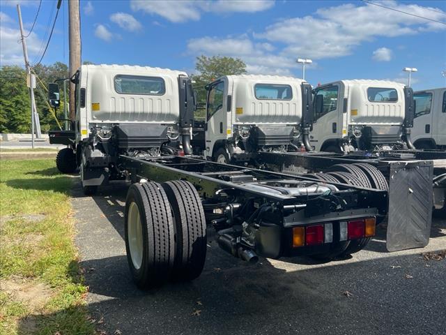 2025 Isuzu NRR Chassis