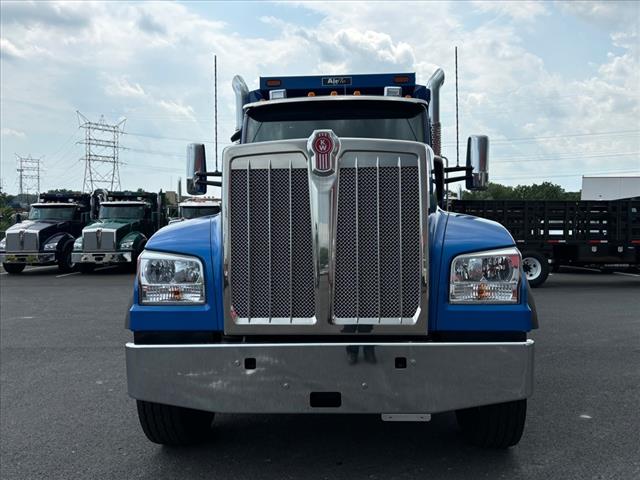 2025 Kenworth W-990 Dump Truck