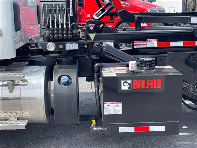 2025 Kenworth T880 Rolloff