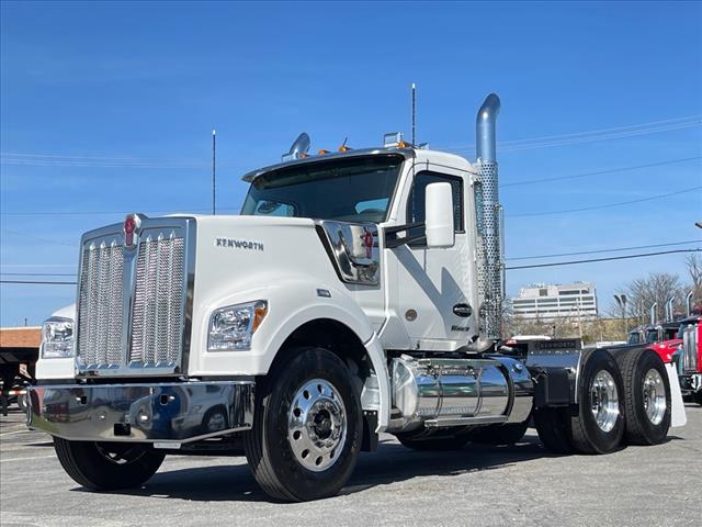 2025 Kenworth W990 Tractor