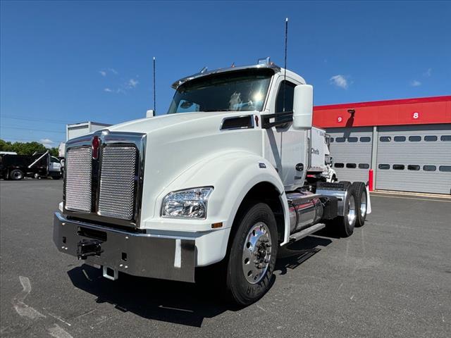 2025 Kenworth T880 Day Cab