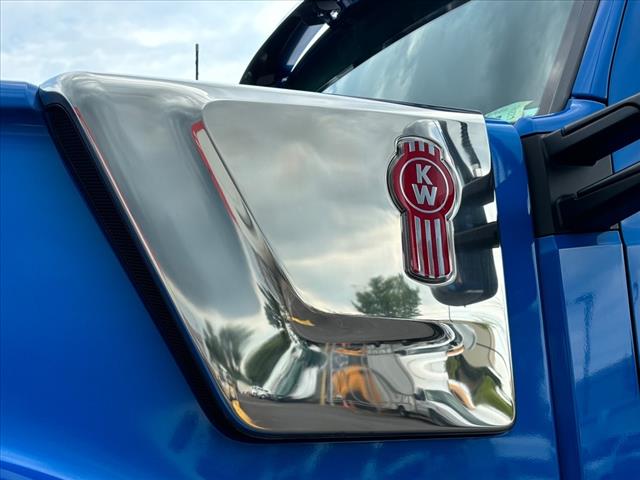 2025 Kenworth W-990 Dump Truck