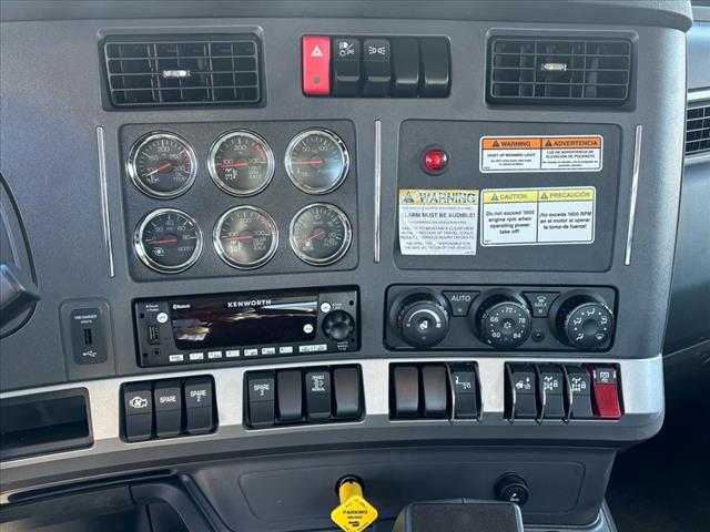 2025 Kenworth T880 Roll-Off