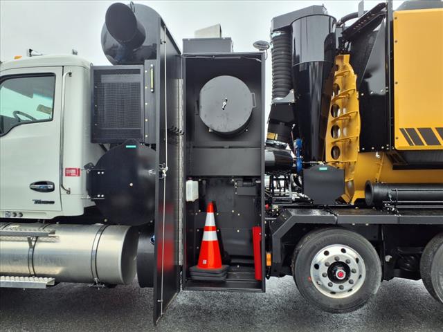2025 Kenworth T880 VACUUM