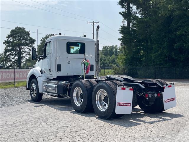 2025 Kenworth T880 Day Cab