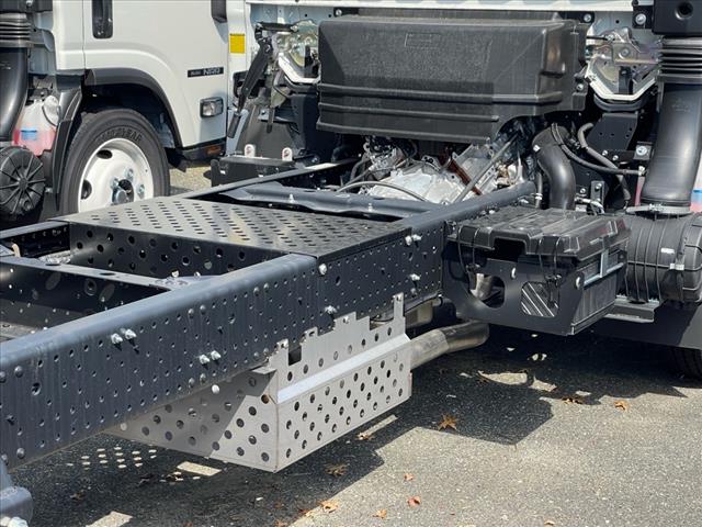 2025 Isuzu NRR Chassis
