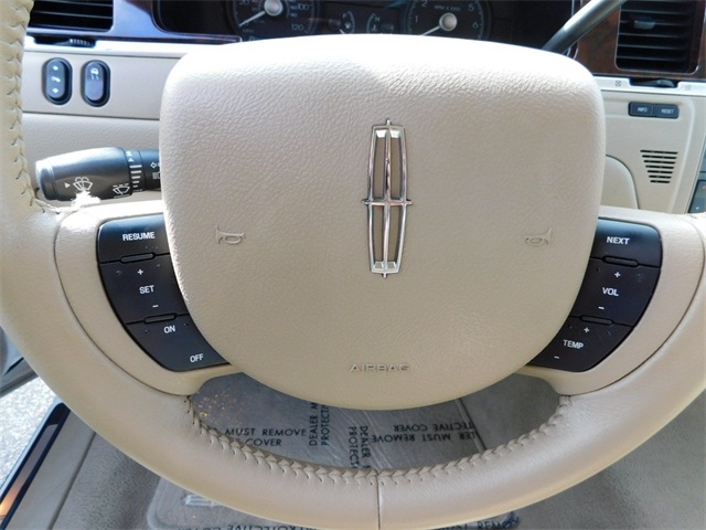 2010 Lincoln Town Car Signature Limited