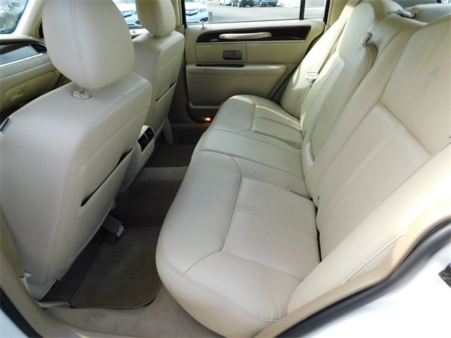 2010 Lincoln Town Car Signature Limited
