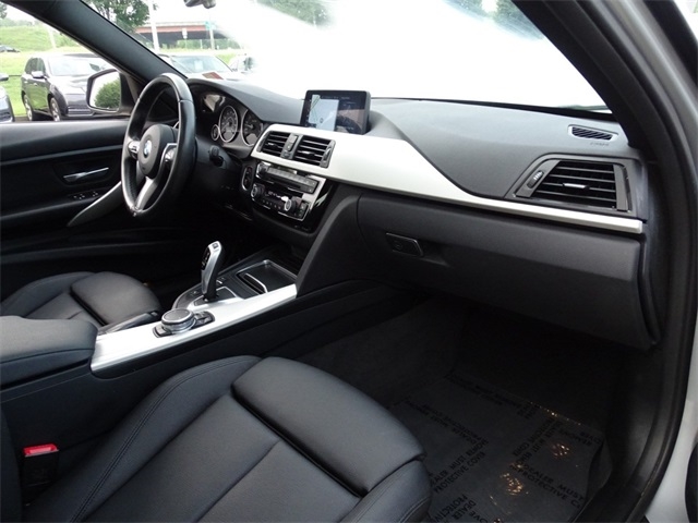 2017 BMW 3 Series 320i