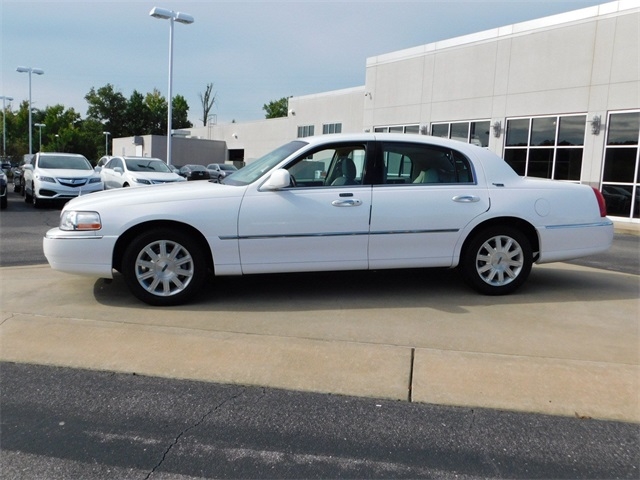 2010 Lincoln Town Car Signature Limited