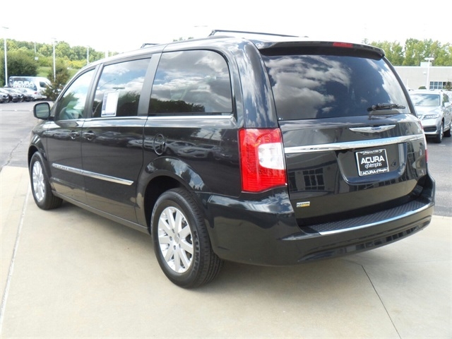 2016 Chrysler Town & Country Touring