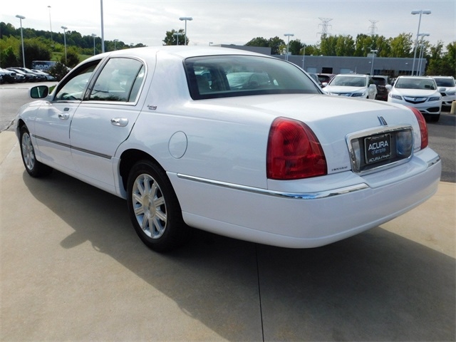 2010 Lincoln Town Car Signature Limited