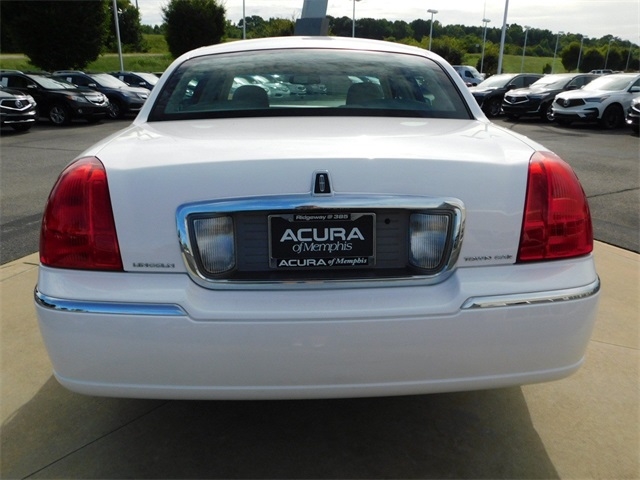 2010 Lincoln Town Car Signature Limited