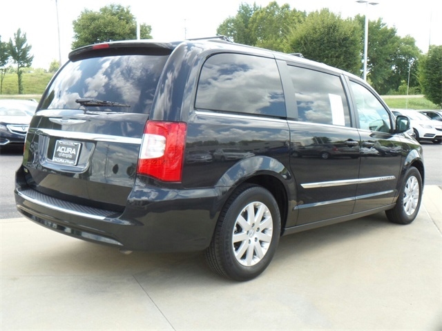 2016 Chrysler Town & Country Touring