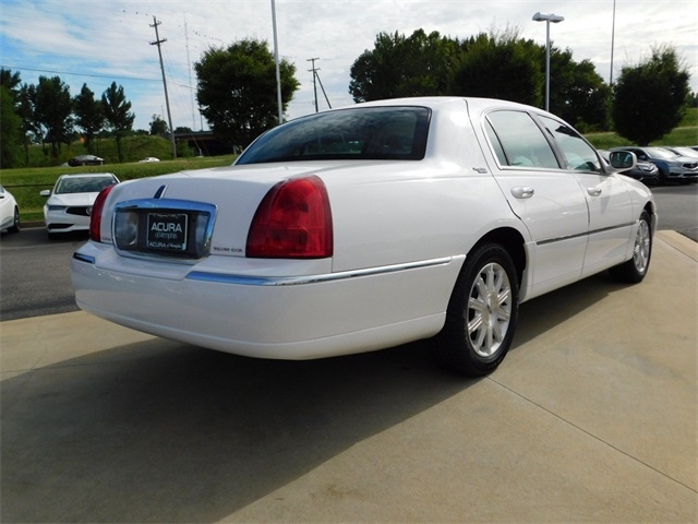 2010 Lincoln Town Car Signature Limited