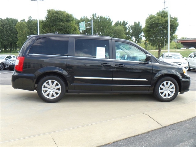 2016 Chrysler Town & Country Touring