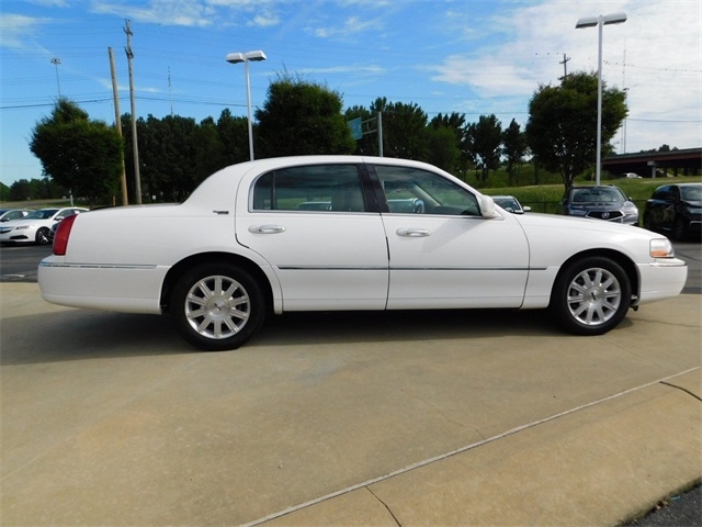 2010 Lincoln Town Car Signature Limited