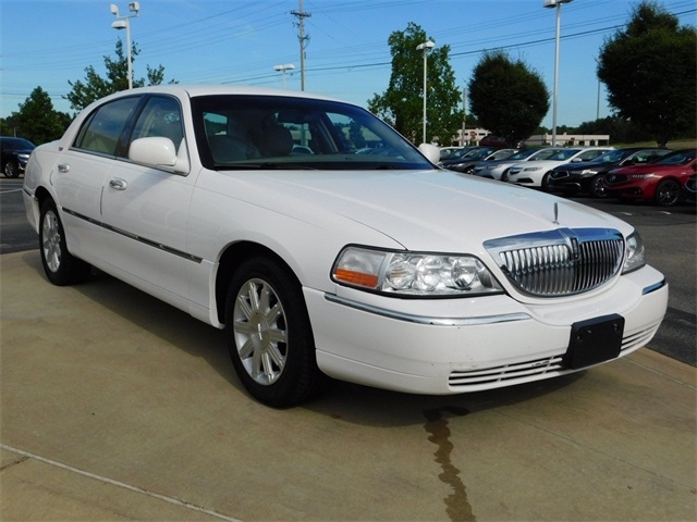 2010 Lincoln Town Car Signature Limited
