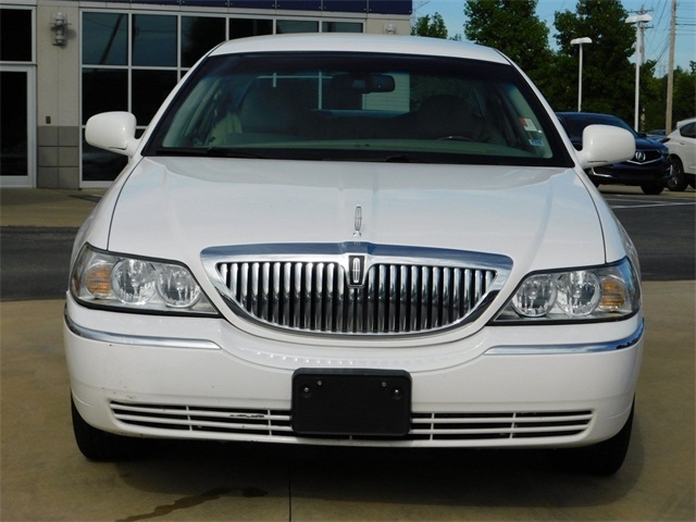 2010 Lincoln Town Car Signature Limited