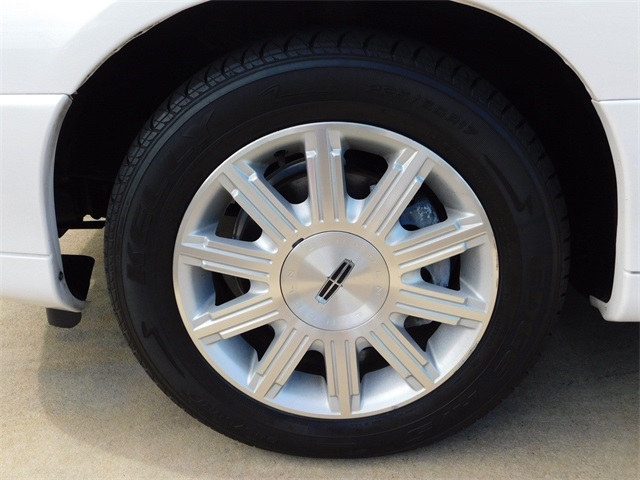 2010 Lincoln Town Car Signature Limited