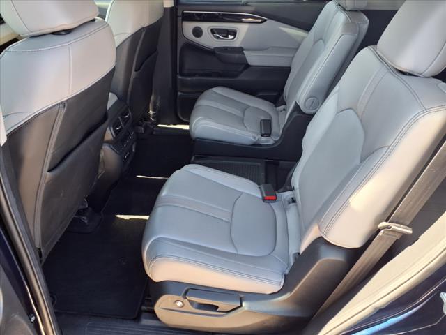 2023 Honda Pilot EX-L w/Rear Captain's Chairs