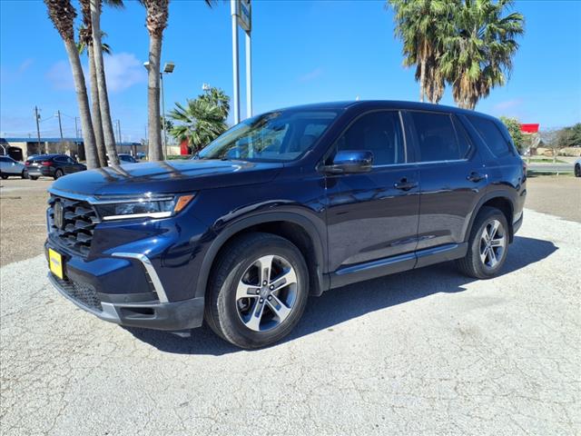 2023 Honda Pilot EX-L w/Rear Captain's Chairs