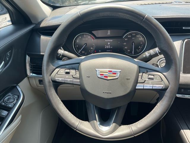 2023 Cadillac XT4 Premium Luxury