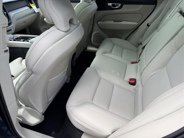 2025 Volvo XC60 B5 AWD ULTRA