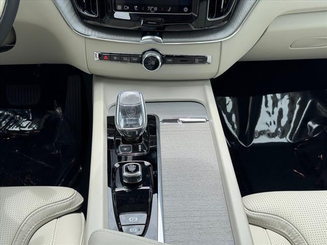 2025 Volvo XC60 B5 AWD ULTRA DARK